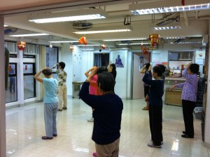 灣仔佛教何潘月平長者服務中心「大雁拍打健身功 」班